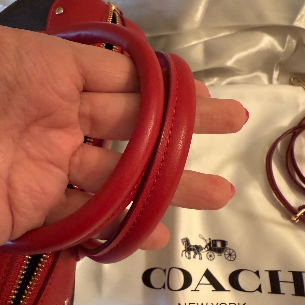 ❤️Coach like New  Red and Black Satchel Bag with crossbody strap ❤️ - Picture 4 of 6